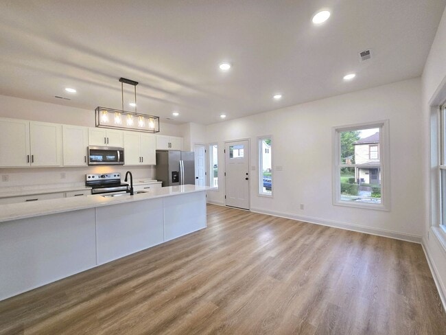 Building Photo - Beautiful new built three-bedroom, two-bat...