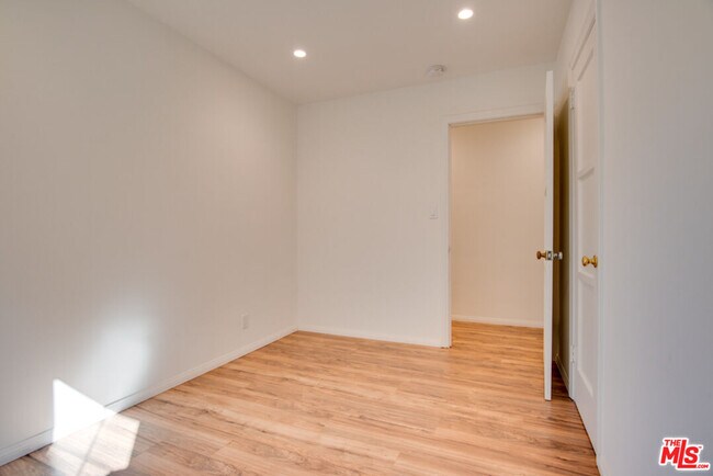 Building Photo - 4053 Verdugo Rd