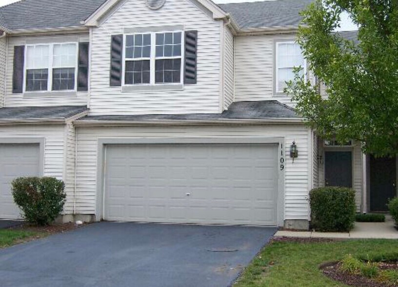 Building Photo - 1109 Clover Dr