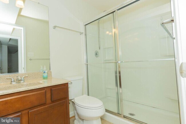 Building Photo - 15 Flag Ct