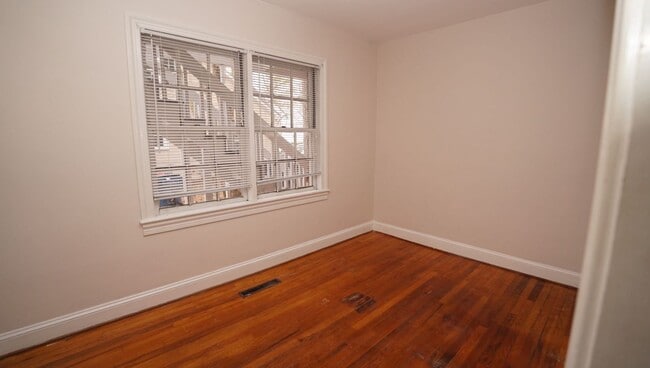 Building Photo - 14 Tallman St