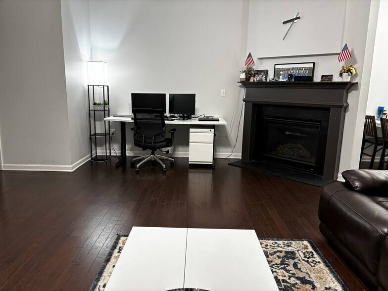 Building Photo - 5600 Moresby Ct
