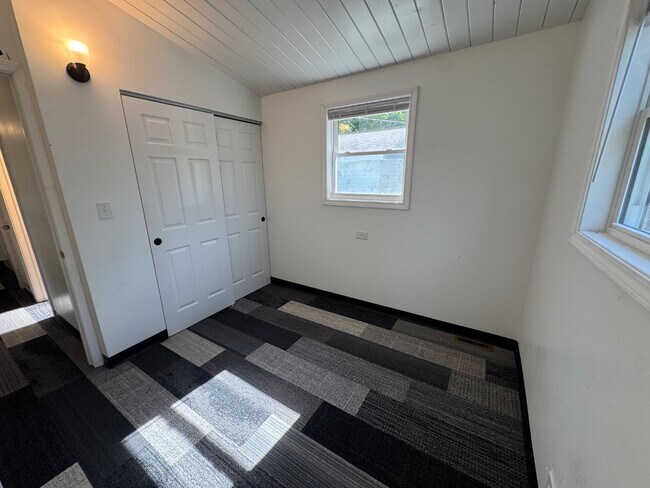 Building Photo - 1240 Okema St