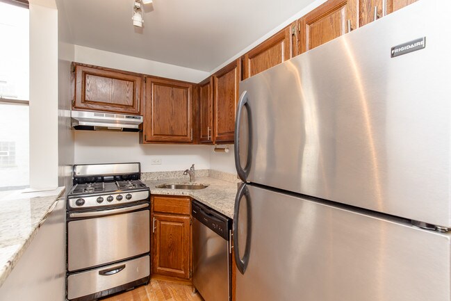 Primary Photo - 957 W Armitage Ave