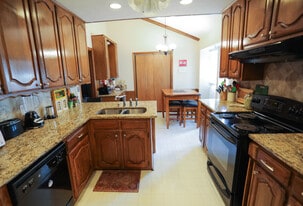 Building Photo - 1504 Flintwood Dr