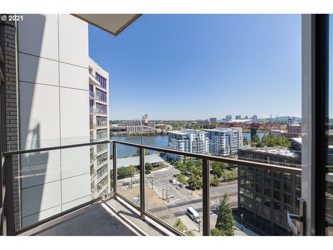 Building Photo - Incredible 1Bd/1Ba Fully Furnished Condo in the Pearl!!!! Corner Unit with Spectacular Views & Ga...