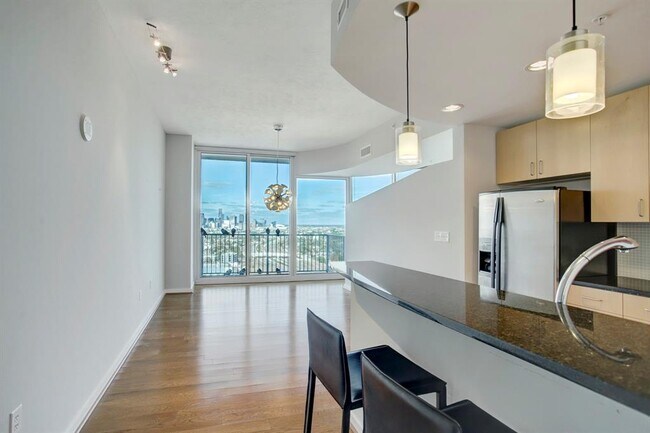 Building Photo - 5925 Almeda Rd