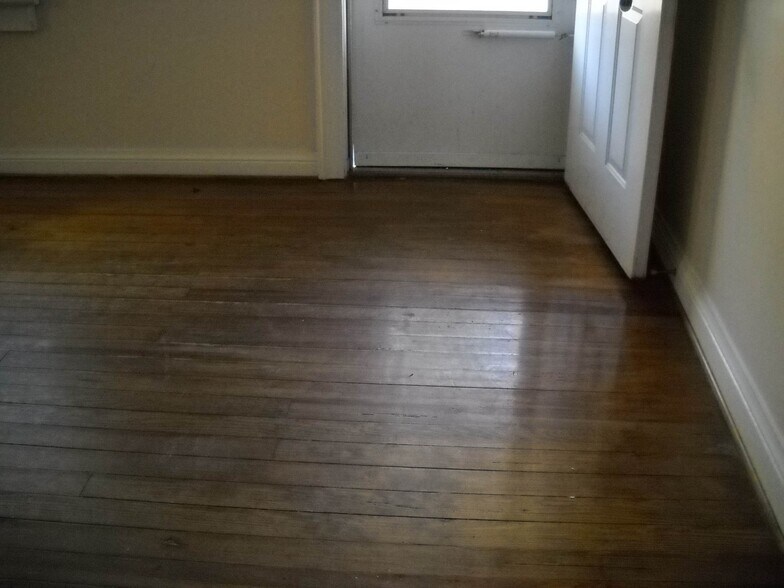 Building Photo - 341 E 13rh st