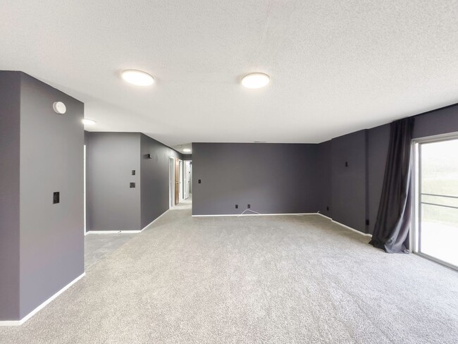 Building Photo - ~RARE FIND~ Newly Remodeled 3 Bedroom Home...