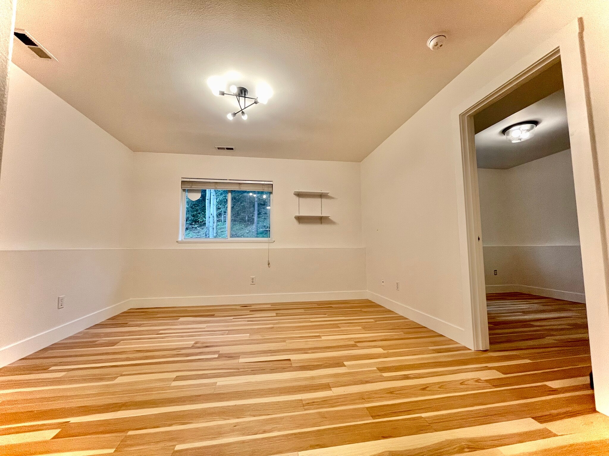 Building Photo - 8930 Northwood Park Cir