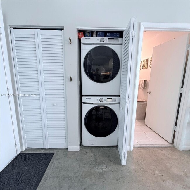 Building Photo - 133 NE 2nd Ave