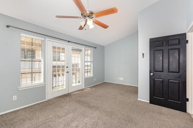 Building Photo - 8750 Park Ln