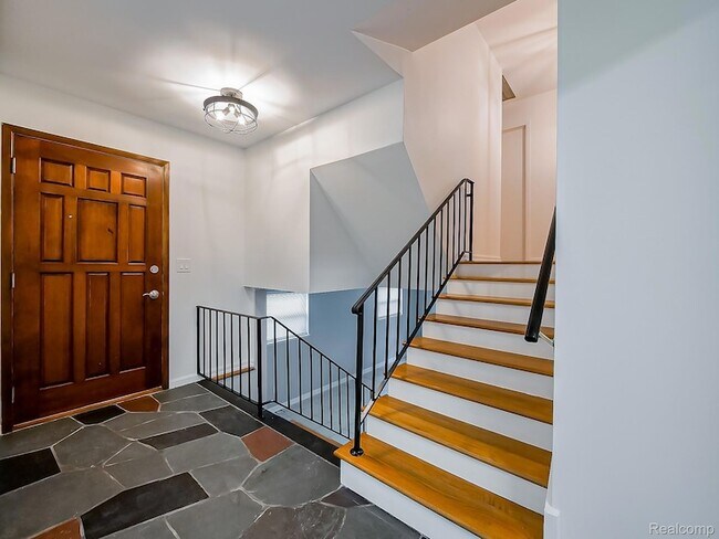 Building Photo - 7580 Thornwood St