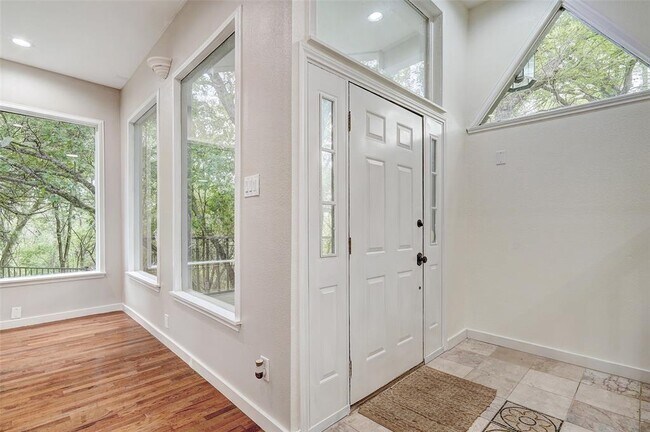 Building Photo - 8804 Mountain Ridge Dr