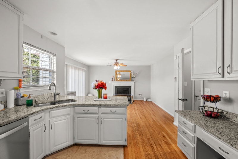 Building Photo - 13810 Mapledale Ave