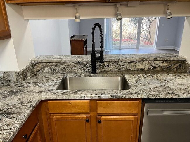 Building Photo - 37 Highwood Dr