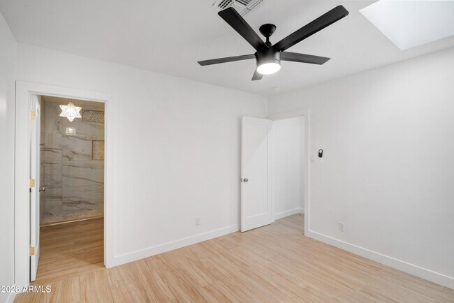 Building Photo - 4028 E Edgemont Ave