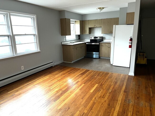Building Photo - 96 S Hamilton St