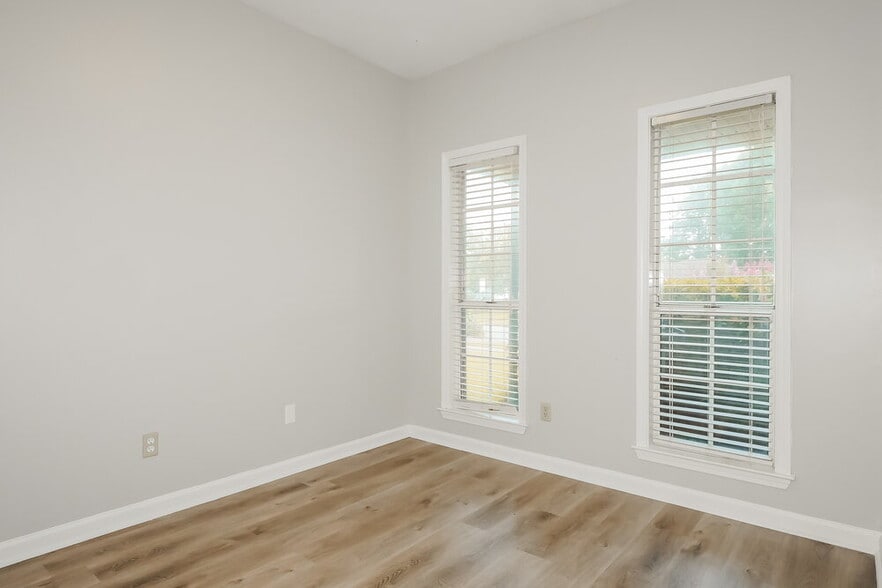 Building Photo - 8170 Timber Knoll Ln