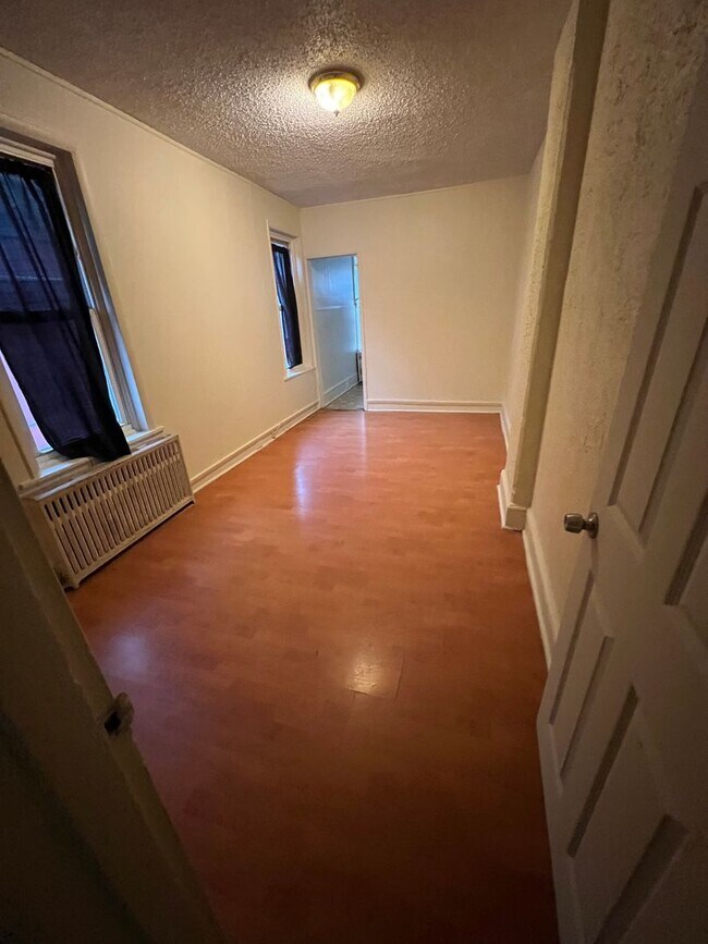 Building Photo - 864 N 6th St