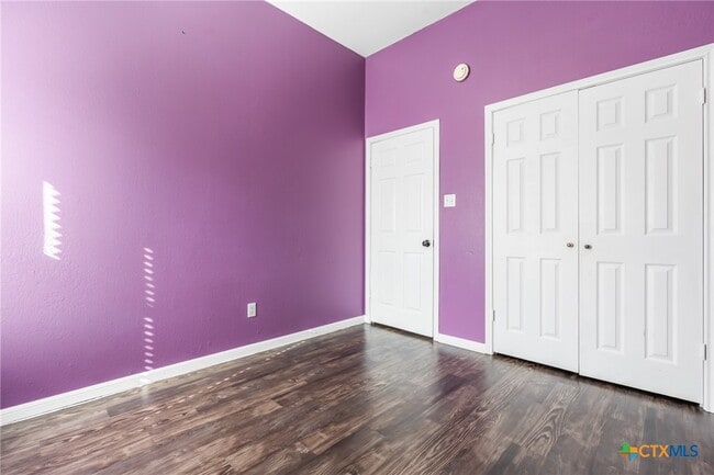 Building Photo - 605 Paintbrush Dr
