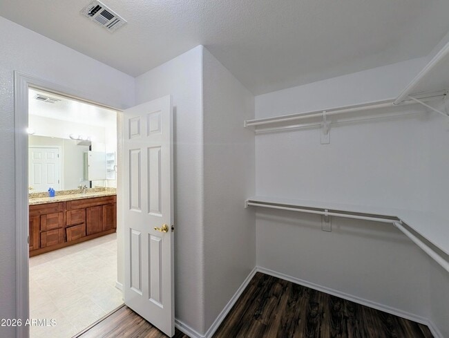 Building Photo - 15748 W Paradise Ln