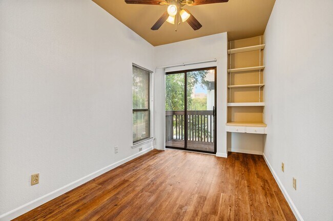 Building Photo - PARK PLACE - ACROSS FROM DKR STADIUM - 1BD / 1BA With Study - WOOD FLOORS - W/D