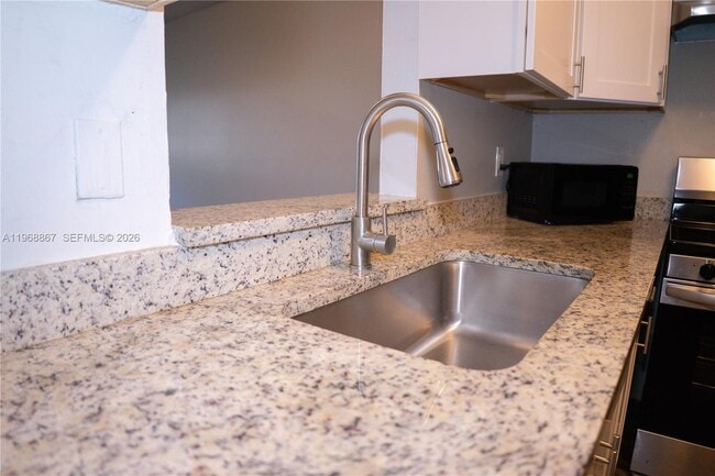 Building Photo - 4280 Woodside Dr