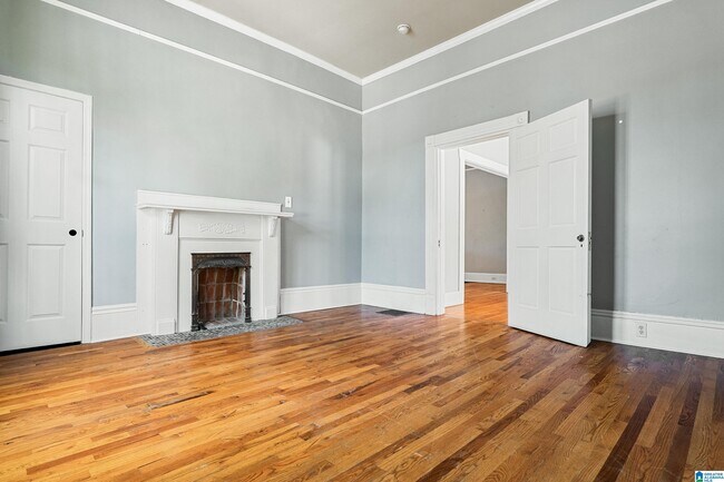 Building Photo - 3716 6th Ave S