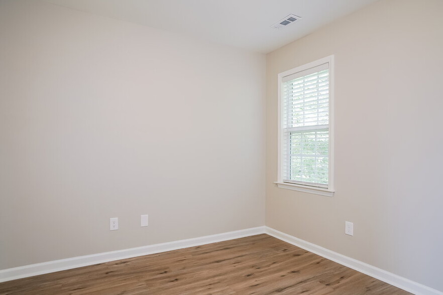 Building Photo - 3630 Enduring Freedom Dr