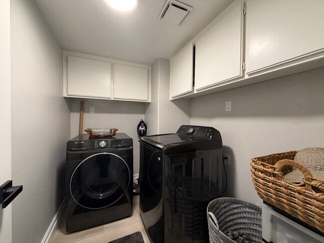 Building Photo - 29164 Greenbrier Pl