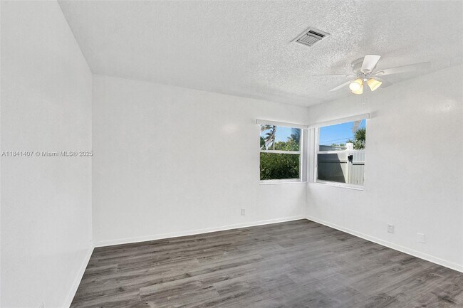 Building Photo - 2132 SW 13th St