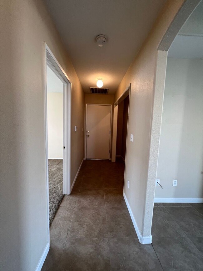 Building Photo - 4404 Pebble Creek Dr