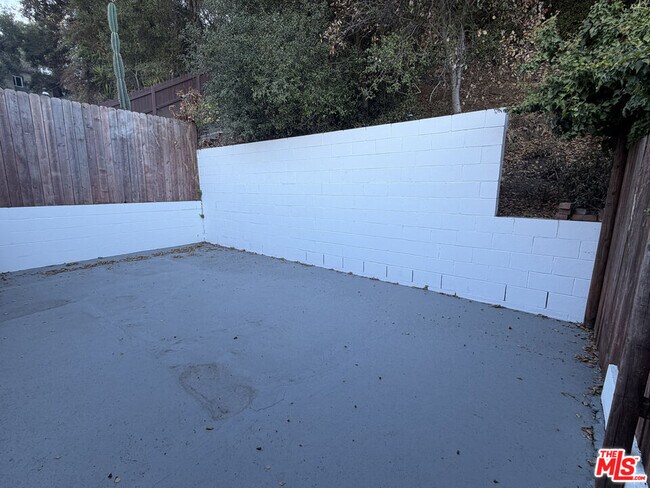 Building Photo - 8535 Lookout Mountain Ave