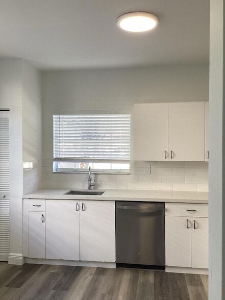 Building Photo - 20970 Vía Oleander