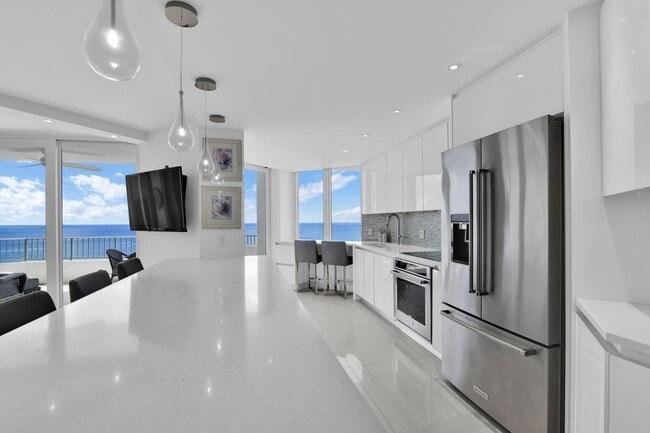Building Photo - 550 S Ocean Blvd