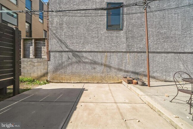 Building Photo - 840 Leland St