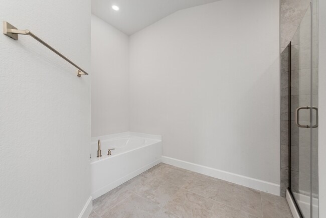 Building Photo - 618 Tanaro Ln