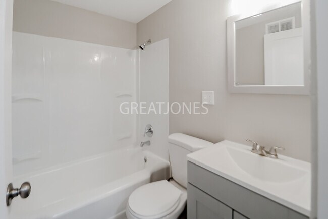 Building Photo - NOW OFFERING 1/2 MONTH FREE WITH SIGNED LE...