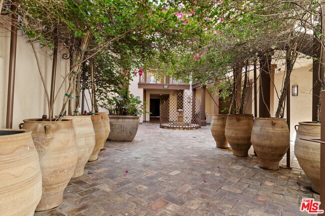 Building Photo - 5935 Playa Vista Dr