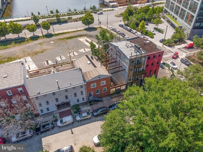 Building Photo - 13-313 N Front St