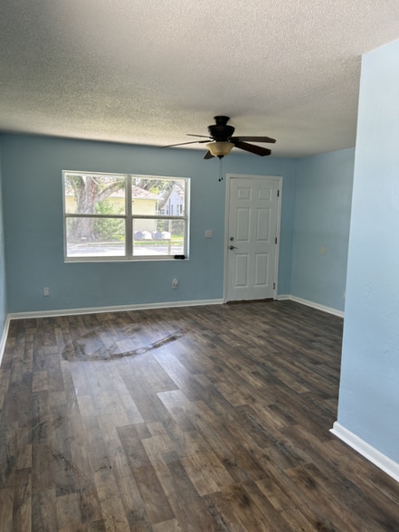 Building Photo - 424 Daytona St