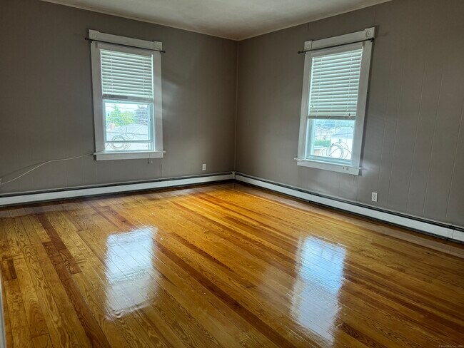 Building Photo - 704 Highland Ave
