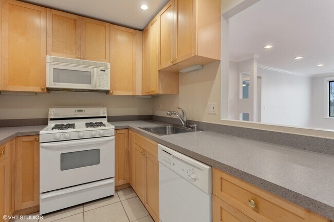 Building Photo - 6060 N Ridge Ave