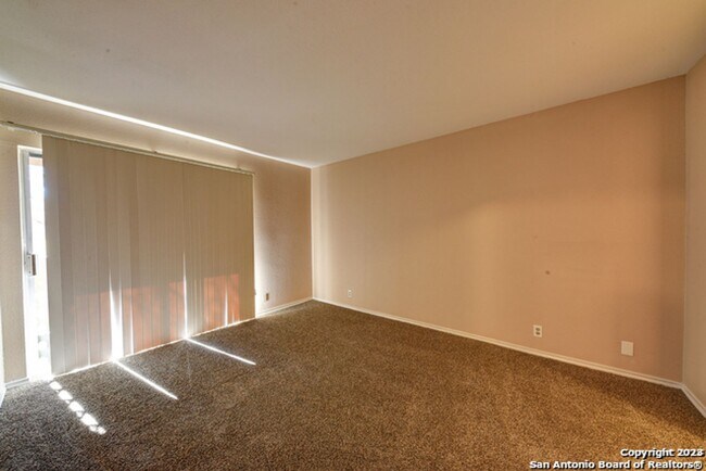 Building Photo - 2 Bedroom/2 Bath Condo San Pedro Hills Subdivsion