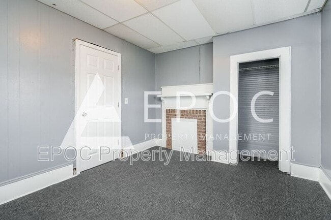Building Photo - 534 Warriner St