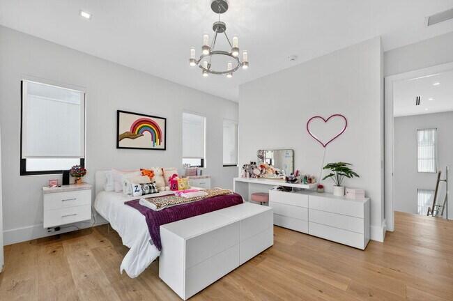 Building Photo - 785 NE 70th St