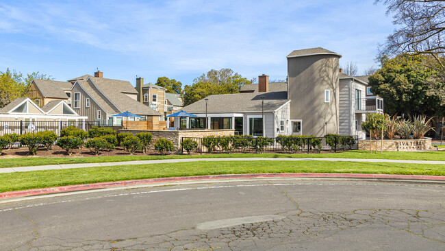 Exterior - Riva Terra Apartments at Redwood Shores