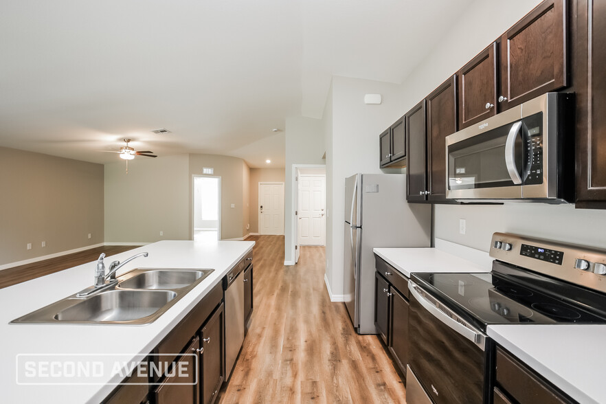 Building Photo - 208 Ravenswood Blvd