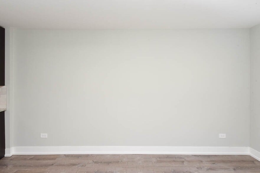 Building Photo - 450 W Barry Ave